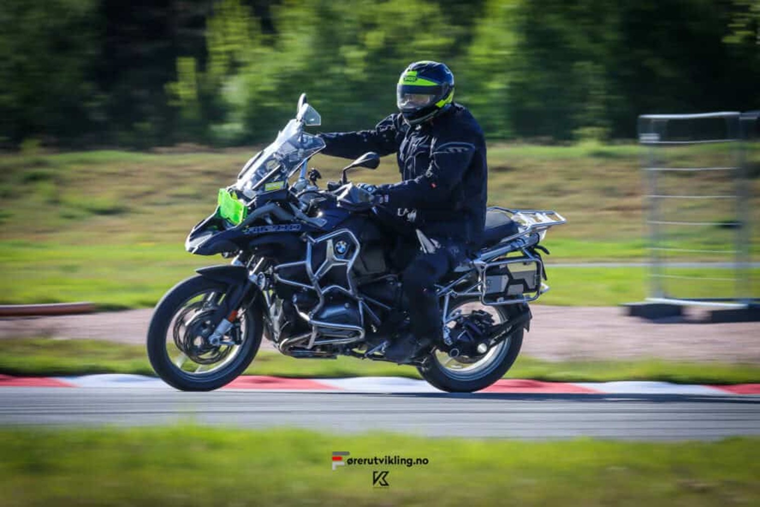 Artikkelbilde til artikkelen Årets kjøretrening/rustløserkurs på Vålerbanen.